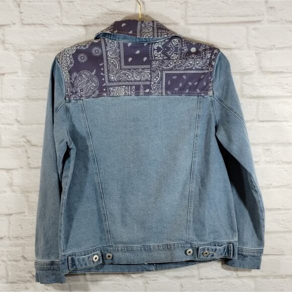L Style & Co Blue Bandana Jean Jacket Roses Light Wash Trucker Denim NWT PS - Picture 5 of 9